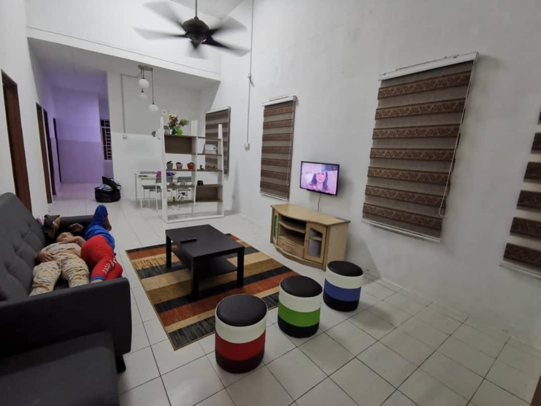 As'Cattleya Homestay Sepang Buitenkant foto